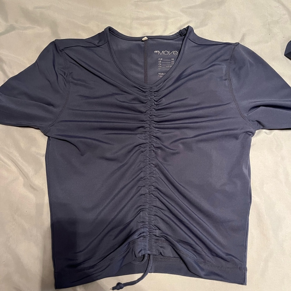H&M Ruched Top - Picture 3 of 5